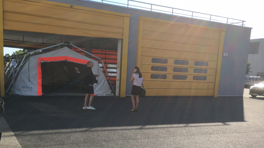 La tente installée aux urgences de Saint-Nazaire