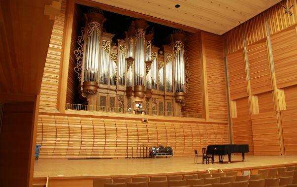 La salle de concert de la Geidai de Tokyo. (© Victor Tribot Laspière / France Musique)