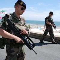 LA BAULE 21/07/2016 Les militaires déployés dans le cadre de l'opération vigipirate Sentinelle ont été déployés sur le remblai de La Baule.