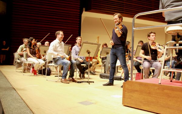 Répétitions sur la scène du Bunka Kaikan Hall à Tokyo avec l'Orchestre national de Lyon. (© Victor Tribot Laspière / France Musique)