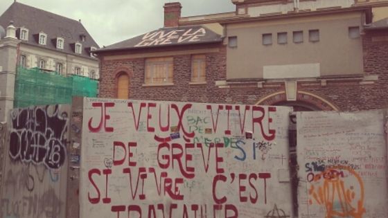 Devant la Maison du Peuple ou salle de la Cité, à Rennes ©Radio France - Amélie Perrot