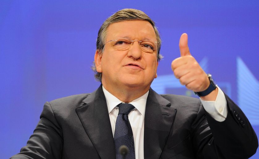 José Manuel Barroso a expliqué au Financial Times que si ses "conseils peuvent être utiles dans ces circonstances", il était "prêt à aider bien sûr".
