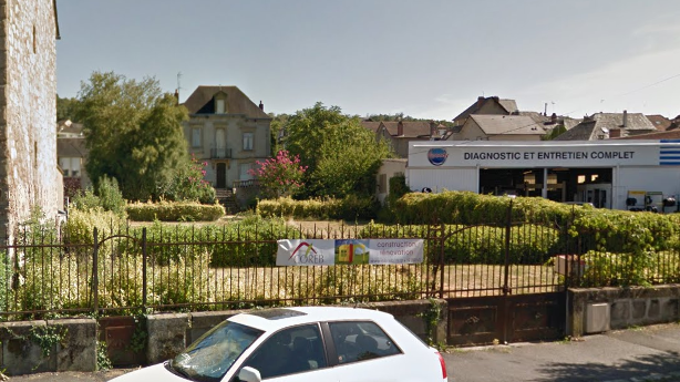 C'est sur cette propriété que les démineurs, en retrait de l'avenue, sont intervenus.
