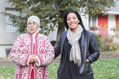 Bouchera Azzouz et sa mère Rahma à la cité de l'amitié Bouchera Azzouz et sa mère Rahma à la cité de l'amitié
