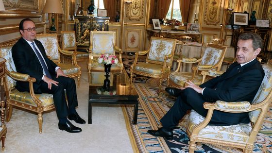 François HOLLANDE et Nicolas SARKOZY à l'Elysée ©Reuters - Jacky Naegelen