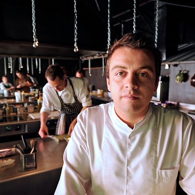 Alexandre Gauthier dans son restaurant "La Grenouillère", à La Madeleine-sous-Montreuil, 2011
