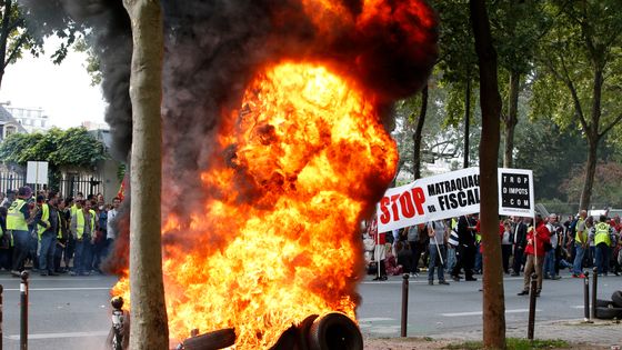 Manifestation à l’initiative de l’association Sauvons nos entreprises le 21 septembre 2015 à Paris ©Reuters - Charles Platiau