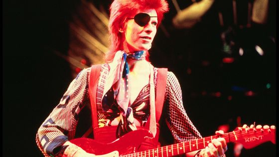 David Bowie en concert en 1970 ©Maxppp - PHOTOSHOT