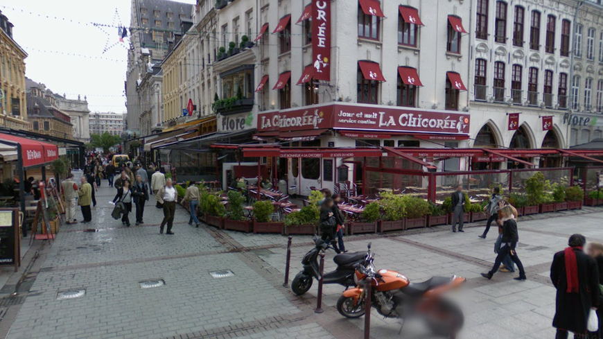 8 restaurants de la place Rihour à Lille se montrent solidaires avec les victimes de l'attentat de Nice