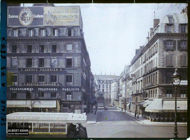La rue de la Bourse vue depuis la rue Vivienne