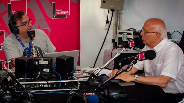 Alex Dutilh et Jean-Louis Guilhaumon sous la tente France Musique de Jazz in Marciac ©David Abecassis