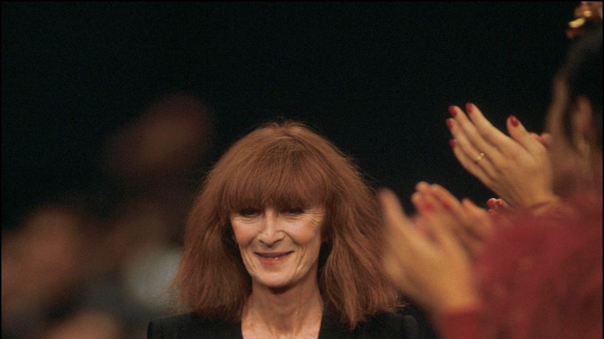 Sonia Rykiel, en octobre 1990, à la fin de son défilé printemps-été