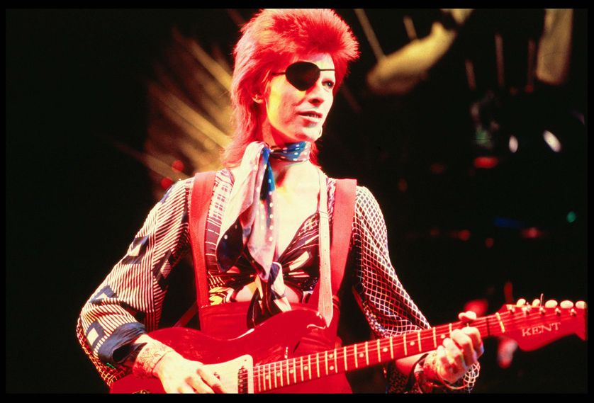 David Bowie en concert en 1970.