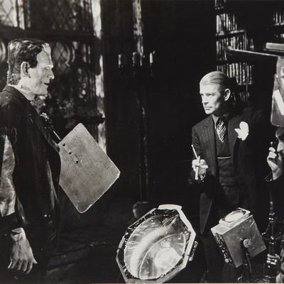 Boris Karloff, James Whale et John J. Mescall sur le plateau de "La Fiancée de Frankenstein" (1935)
