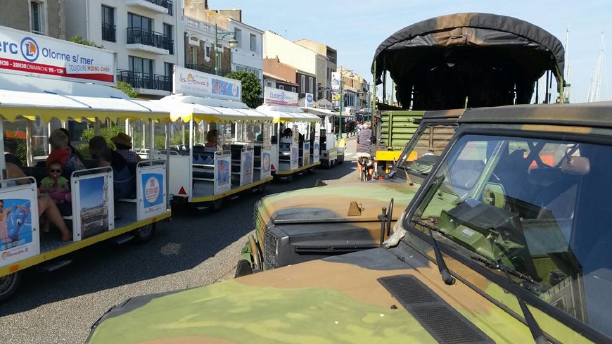 Chaque jour, le petit train est passé devant le QG des militaires de l'opération Sentinelle aux Sables d'Olonne