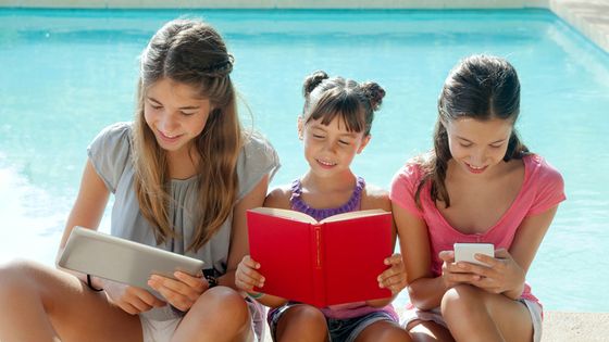 Livre, smartphone ou tablette : les modes de lecture évoluent ©Getty - Maica