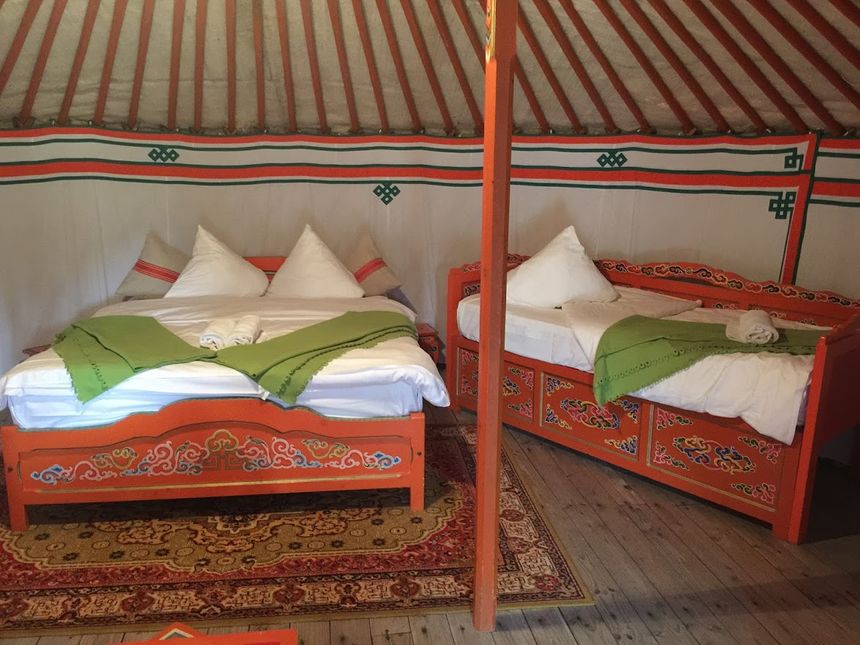 Yourte mongole au cœur du parc de Sainte-Croix