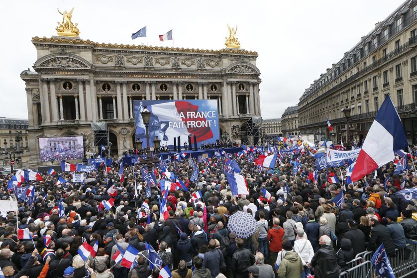 Rassemblement annuel des militants du Front National à Paris le 1er mai en l'honneur de Jeanne D'Arc