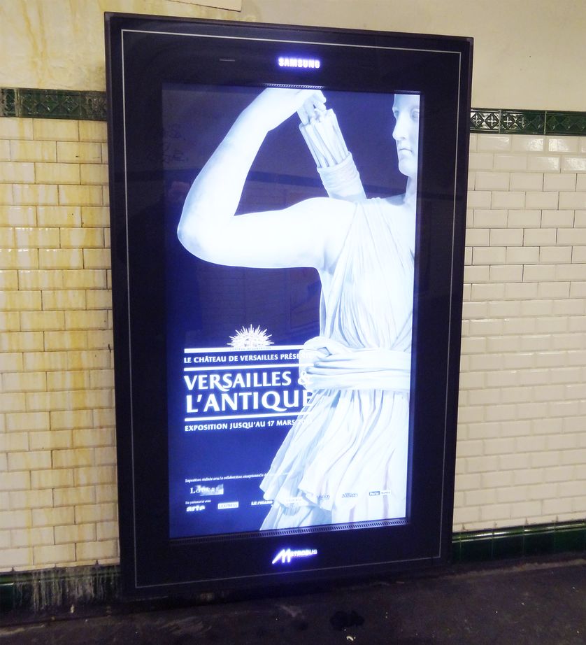 Exemple de nouvel écran lumineux dans le métro parisien