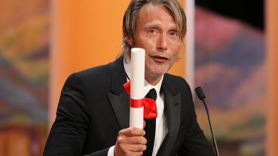 Discours de remerciements de Mads Mikkelsen à Cannes en 2012 après avoir été récompensé par le Prix d'Interpretation Masculine ©AFP - VALERY HACH