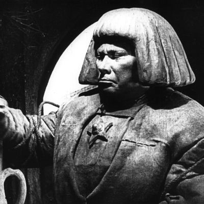 Paul Wegener dans le rôle du Golem (Le Golem, 1920)