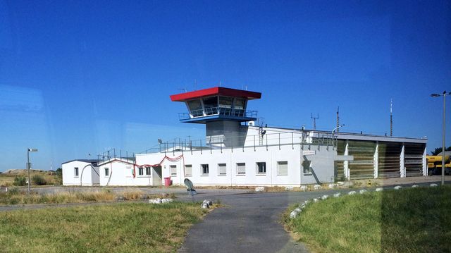 Les bâtiments d'Orly, d'un peu plus près...