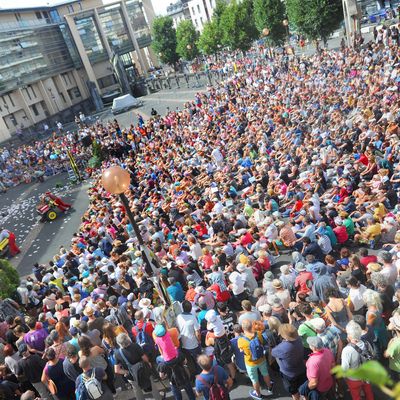 la foule place des Carmes à Aurillac, août 2016