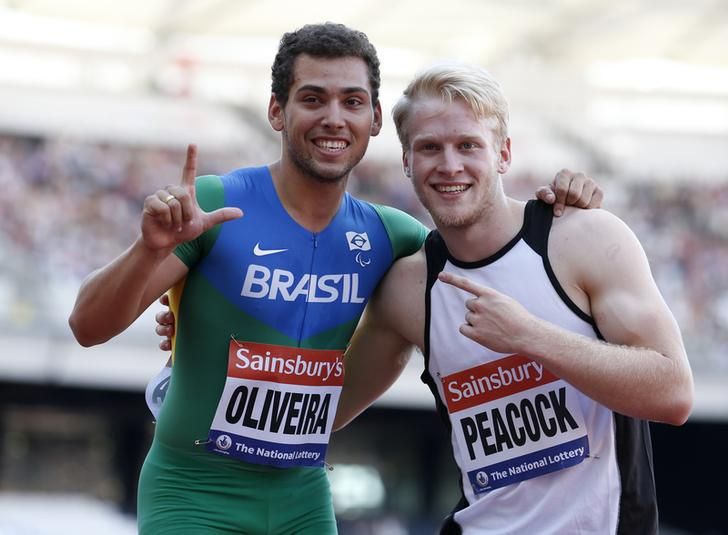 Les athlètes handisports Alan Oliveira et Jonnie Peacock lors du London Athletics Grand Prix le 28 Juillet 2013.