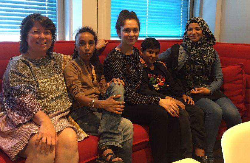 Virginie Guiraudon, Sabreen Al Rassace avec une membre de l'Association Revivre et 2 jeunes réfugiés syriens, 4 août 2016.