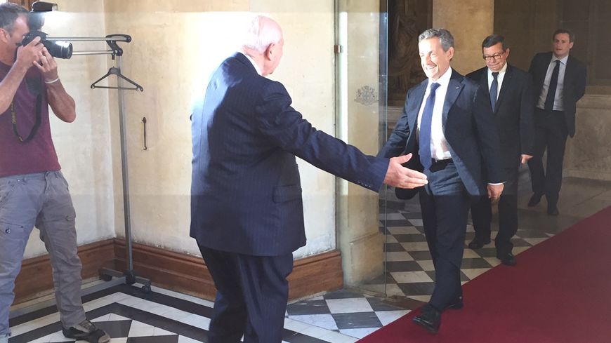 Jean-Claude Gaudin accueille Nicolas Sarkozy à l'hôtel de ville de Marseille
