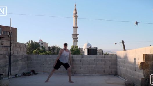 L’incroyable combat d’un jeune danseur syrien face à la guerre : “Danse ou meurs”