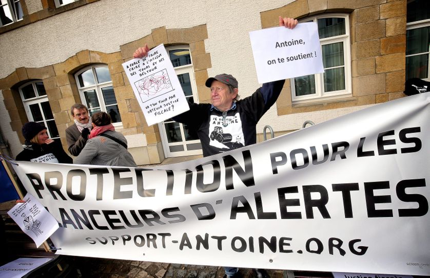 Début du procès LuxLeaks, plusieurs associations mobilisées pour apporter leur soutien au lanceur d'alerte, Antoine Deltour, ancien auditeur chez PWC, 26 avril 2016