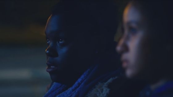 Maimouna (Déborah Lukumuena) et Dounia (Oulaya Amamra) dans Divines de Houda Benyamina. (Capture d'écran) - Easy Tiger