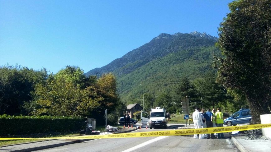 Les enquêteurs sur les lieux du crash