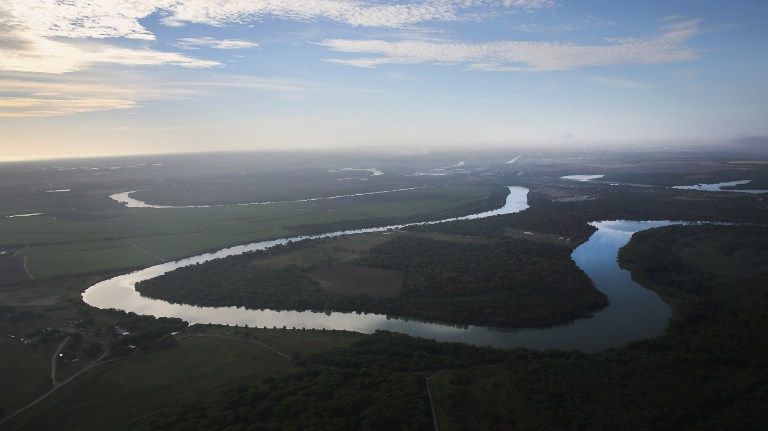 Le fleuve Rio Grande est aujourd'hui la frontière entre le Mexique et les Etats-Unis.