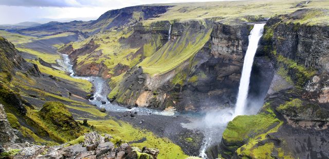 Cascade Háifoss près du volcan Hekla au sud de l'Islande
