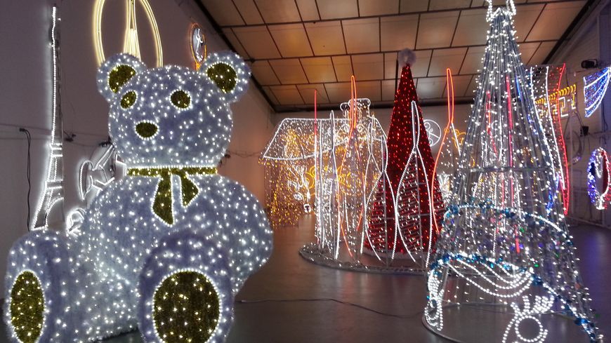 Un espace d'exposition est installée dans les ateliers Leblanc Illuminations du Mans