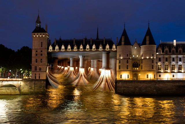 Pierre Delavie, L'amour déborde, Conciergerie, Paris. Simulation du projet, Nuit Blanche 2016.