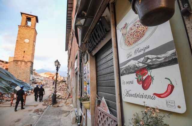 Une partie des boutiques est encore fermée