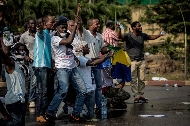 Des manifestants dans les rues de Libreville