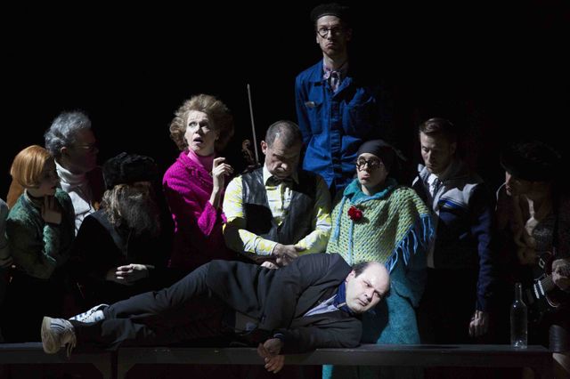 Le Berliner ensemble Le suicidé sous la direction de J Bellorini