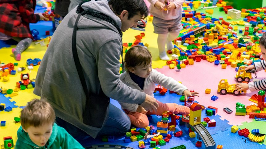 Les enfants et les Duplo