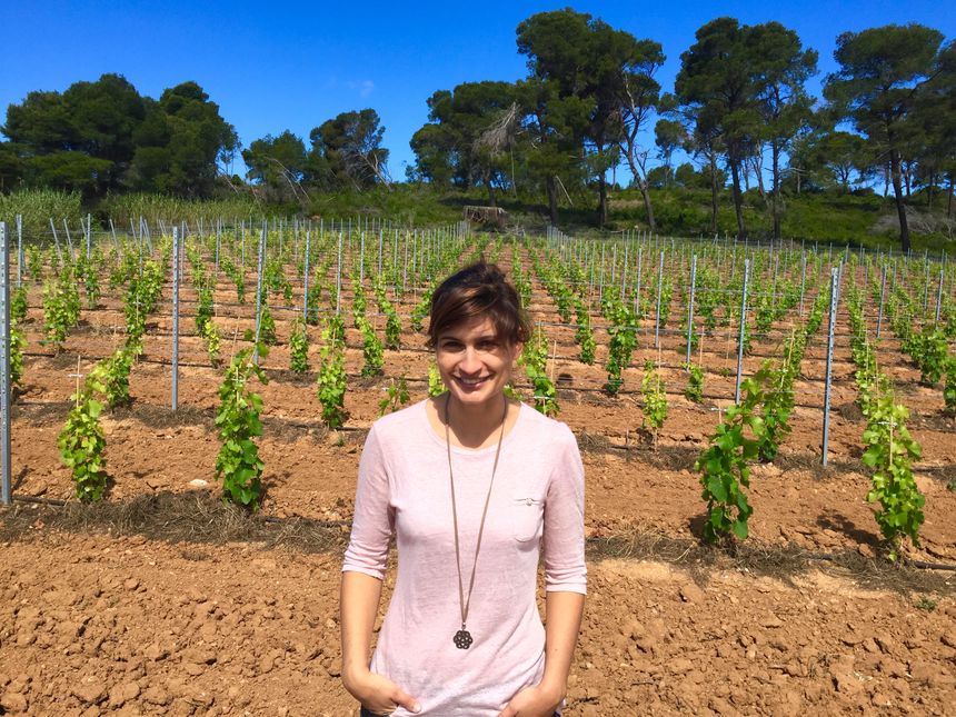 "J'aime le rouge et le jaune de la terre argilo-calcaire, le dégradé des verts de la garrigue et de la pinède et le bleu azur du ciel" Anäis Ricome
