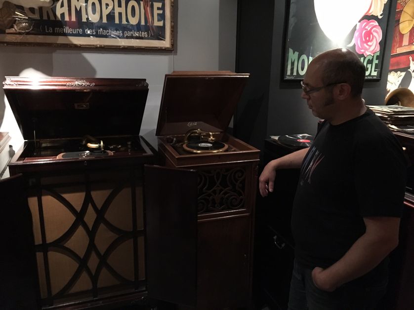 Visite guidée avec le collectionneur Jalal Aro au Phonomuseum au 53 Bd Rochechouart