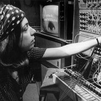 Suzanne Ciani et son synthétiseur Buchla