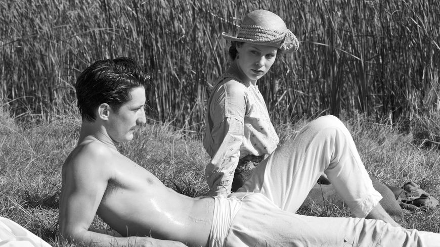 Pierre Niney (Adrien) et Paula Beer (Anna)