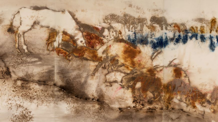 Cai Guo-Qiang, White Tone, 2016 Poudre à canon sur papier, 4 × 18 m