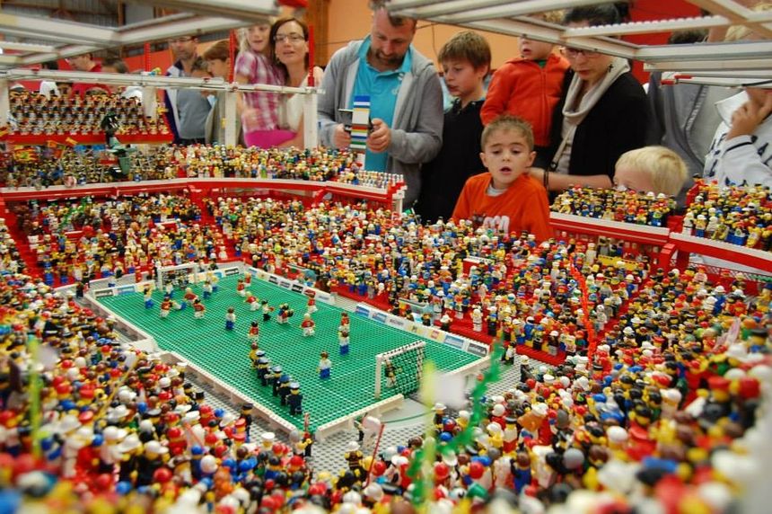 Stade de foot en Lego