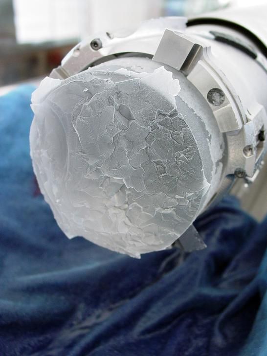 Carotte glaciaire prélevée à 2,874 mètres de profondeur