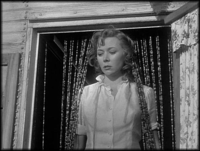 Gloria Grahame dans Man on a Tightrope d'Elia Kazan réalisé en 1953